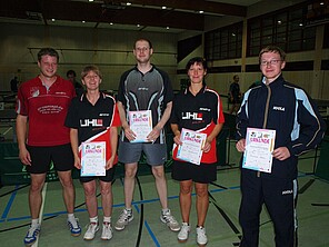 Die C-Herren und Damen freuen sich gemeinsam; Marco Kost (1. E. + D), Jördis Heidenreich (1. E.), Ralf Sänger (1. D. 3. E), Doris Frey (2. E), Michael Haas (2. E). Foto: hjb